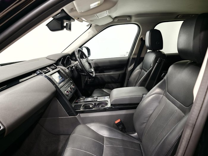 2017 Land Rover Discovery TD6 SE
