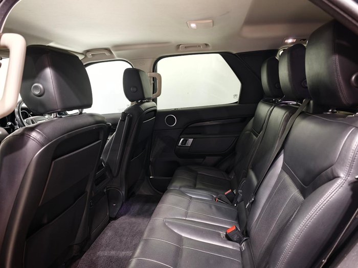 2017 Land Rover Discovery TD6 SE