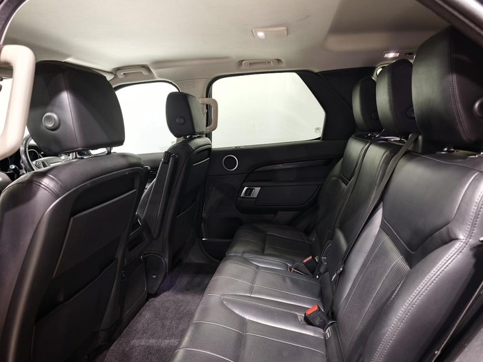 2017 Land Rover Discovery TD6 SE