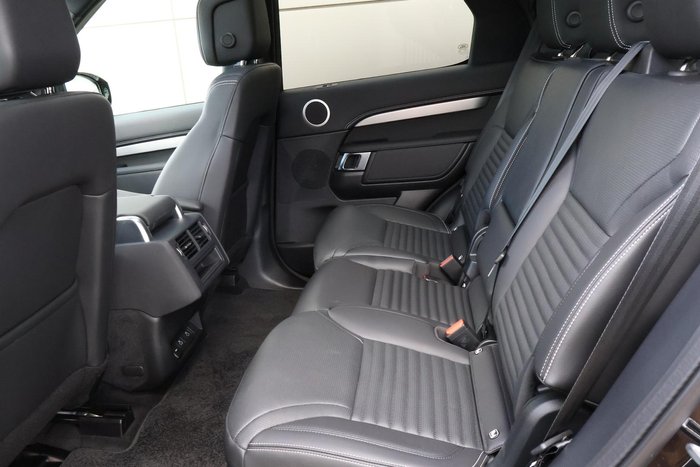 2026 Land Rover Discovery D350 Dynamic SE