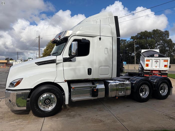 2024 Freightliner Cascadia 126
