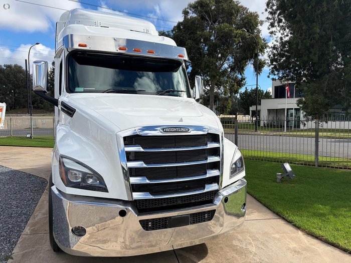 2024 Freightliner Cascadia 126