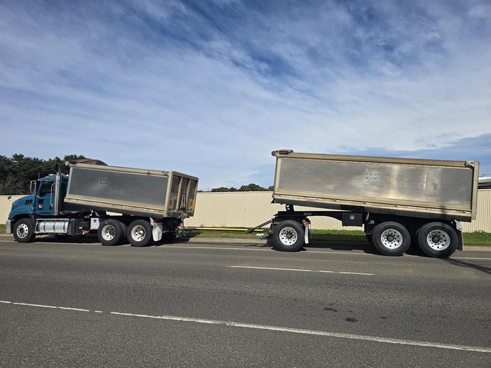 2016 Mack Granite