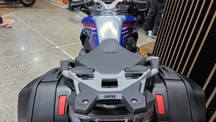 2026 BMW Motorrad 2026 BMW 1300CC R 1300 RT Impulse BLUE