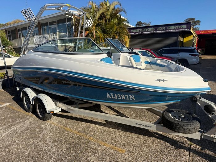 2014 Rinker Captiva 192