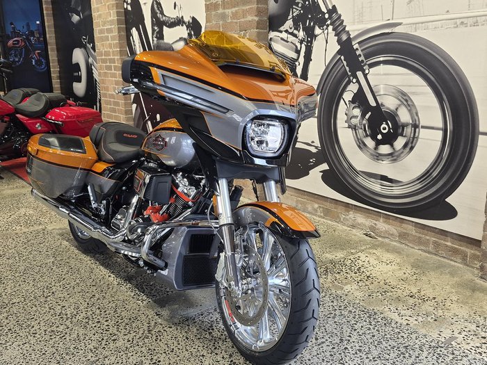 Harley-Davidson CVO Street Glide 121 (FLHXSE) Touring