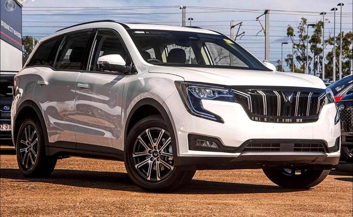 2024 Mahindra XUV700