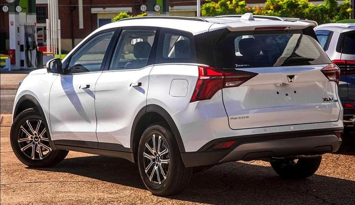 2024 Mahindra XUV700 AX7L Black Edition