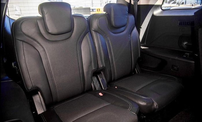 2024 Mahindra XUV700 AX7L Black Edition