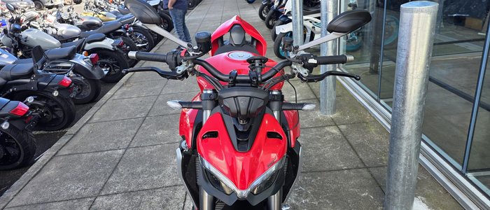 2023 Ducati Streetfighter V2 Streetfighter Red