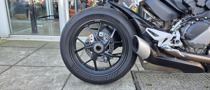 2023 Ducati Streetfighter V2 Streetfighter Red