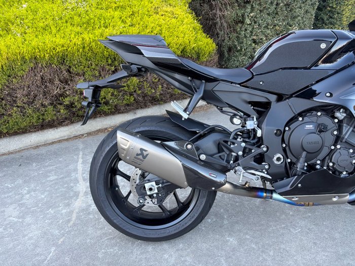 2025 Yamaha YZF-R1 Grey