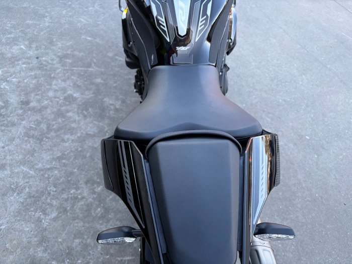 2025 Yamaha YZF-R1 Grey