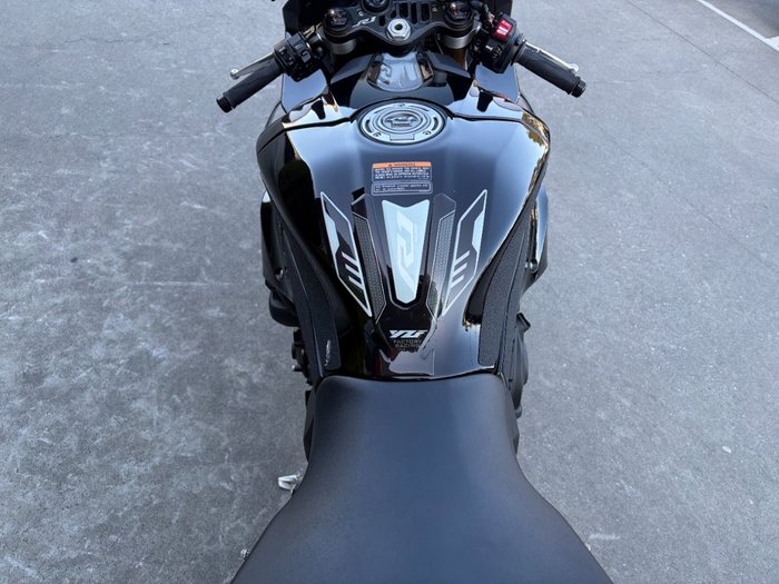 2025 Yamaha YZF-R1 Grey