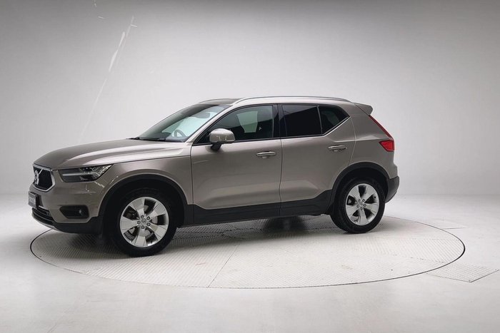 2022 Volvo XC40 T4 Momentum
