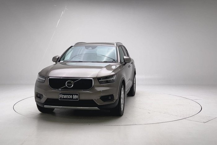 2022 Volvo XC40 T4 Momentum