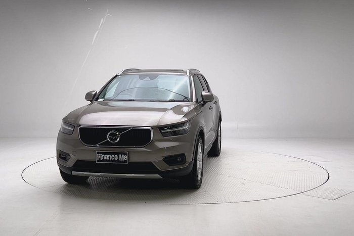 2022 Volvo XC40 T4 Momentum