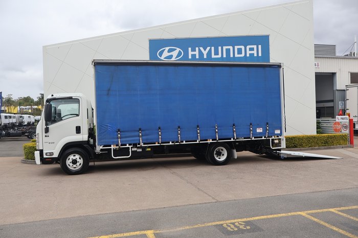 2018 ISUZU FRR 107-210
