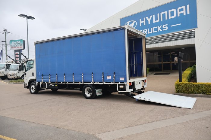 2018 ISUZU FRR 107-210