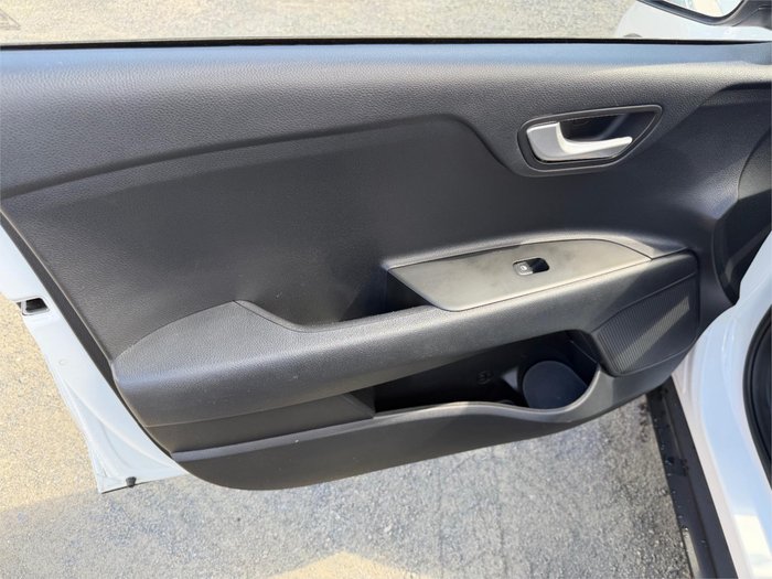 2022 KIA STONIC S
