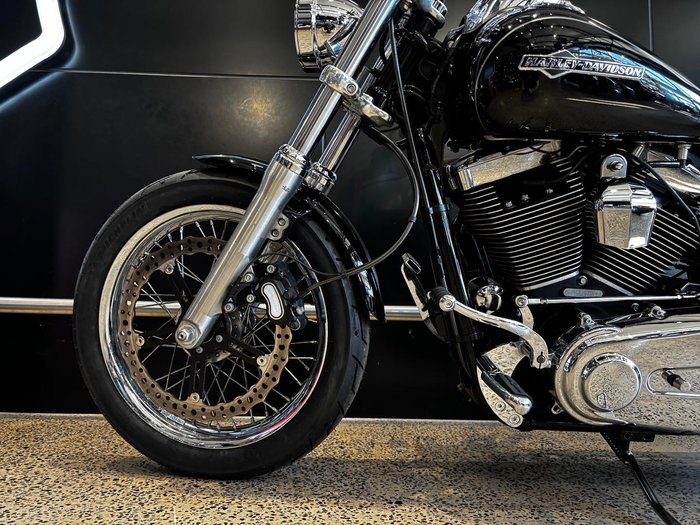 2012 Harley-Davidson Dyna Super Glide Custom 1584 (FXDC)