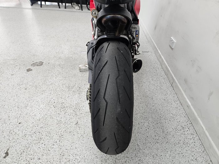 2023 DUCATI PANIGALE V2 Red