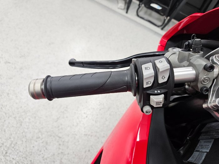 2023 DUCATI PANIGALE V2 Red