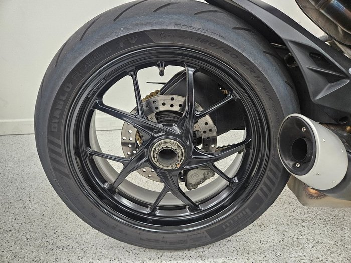 2023 DUCATI PANIGALE V2 Red