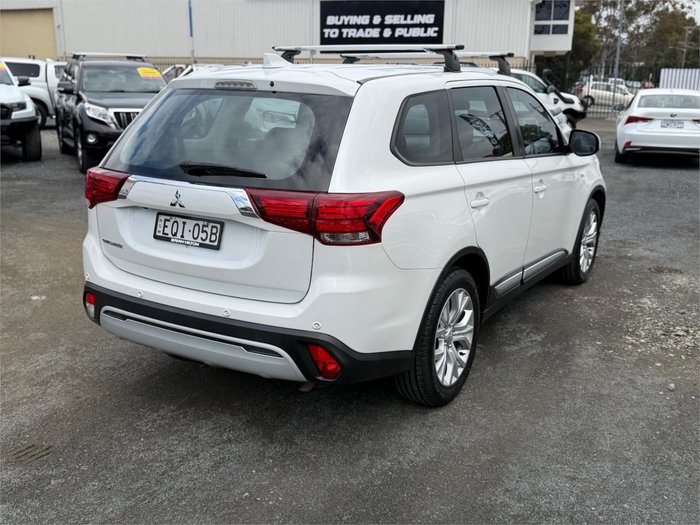 2021 MITSUBISHI OUTLANDER ES 7 SEAT (2WD)