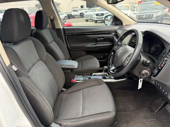2021 MITSUBISHI OUTLANDER ES 7 SEAT (2WD)
