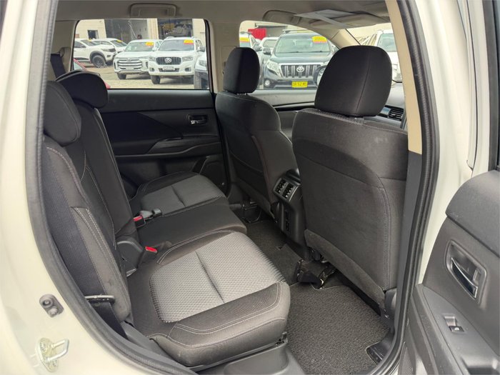 2021 MITSUBISHI OUTLANDER ES 7 SEAT (2WD)