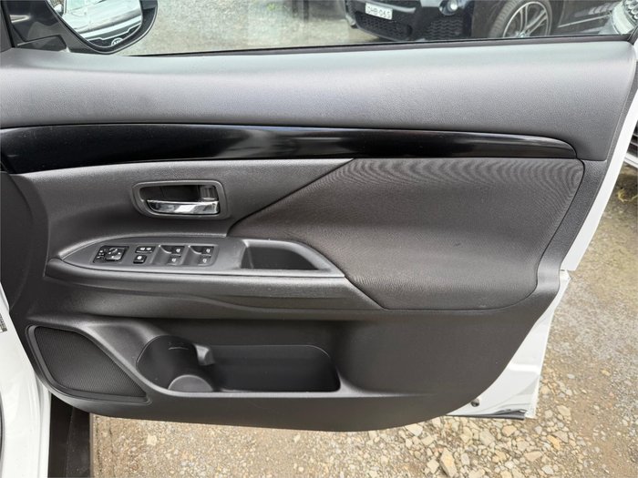 2021 MITSUBISHI OUTLANDER ES 7 SEAT (2WD)