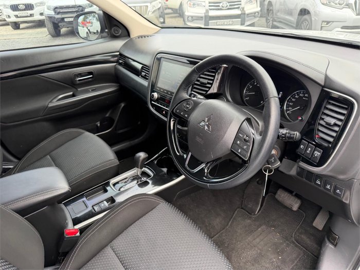 2021 MITSUBISHI OUTLANDER ES 7 SEAT (2WD)