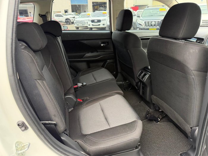 2021 MITSUBISHI OUTLANDER ES 7 SEAT (2WD)