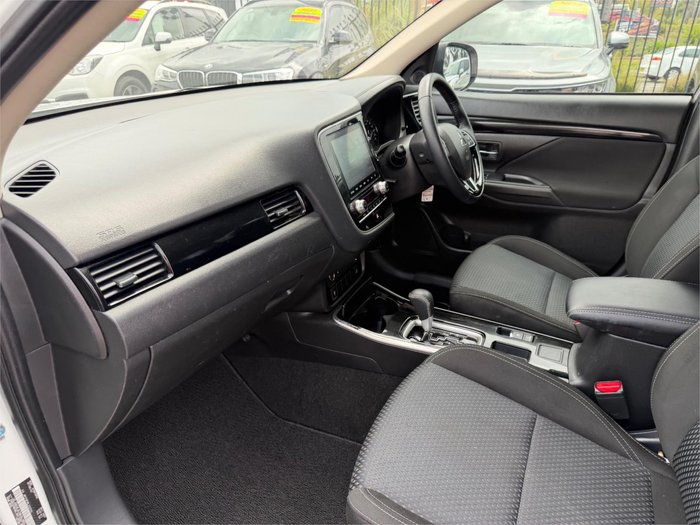 2021 MITSUBISHI OUTLANDER ES 7 SEAT (2WD)