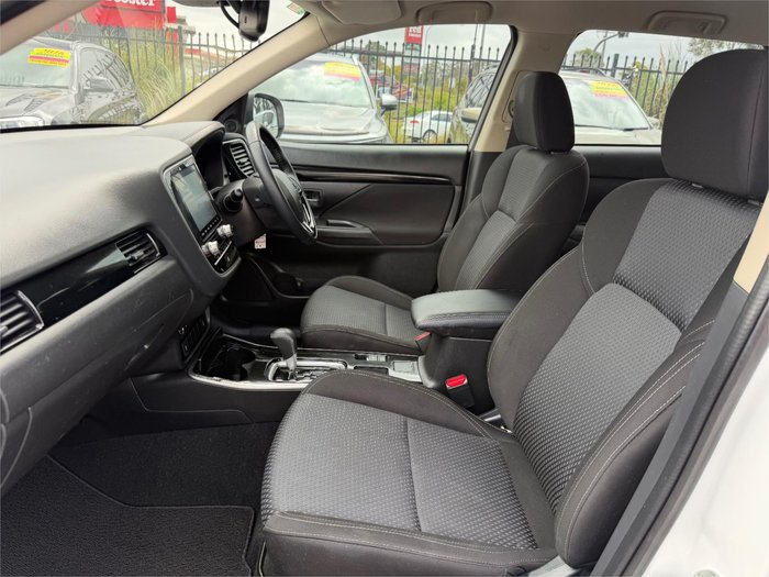 2021 MITSUBISHI OUTLANDER ES 7 SEAT (2WD)