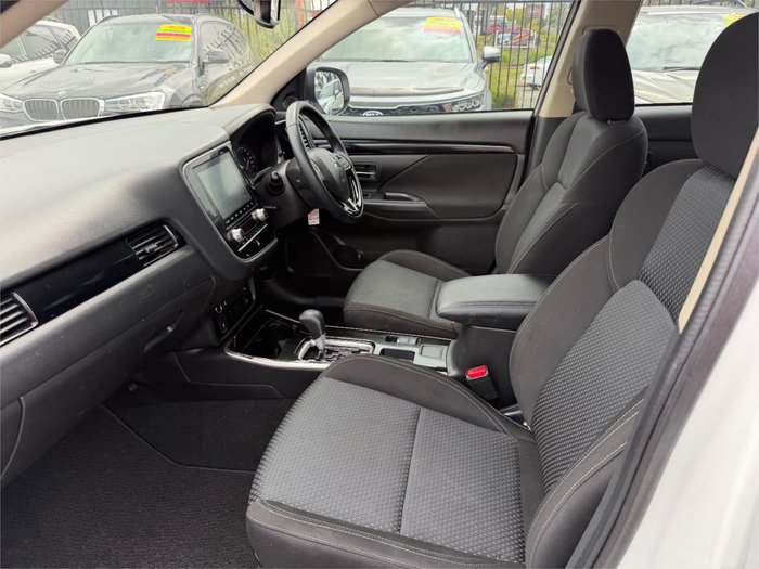 2021 MITSUBISHI OUTLANDER ES 7 SEAT (2WD)