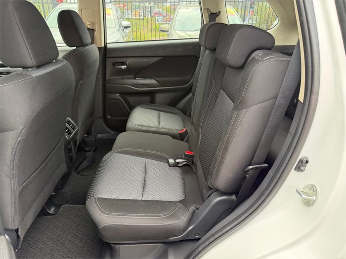 2021 MITSUBISHI OUTLANDER ES 7 SEAT (2WD)
