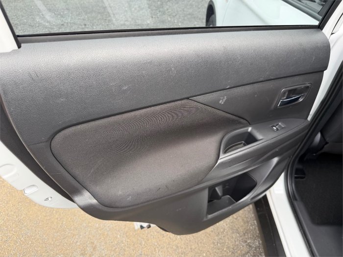 2021 MITSUBISHI OUTLANDER ES 7 SEAT (2WD)