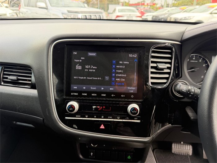 2021 MITSUBISHI OUTLANDER ES 7 SEAT (2WD)