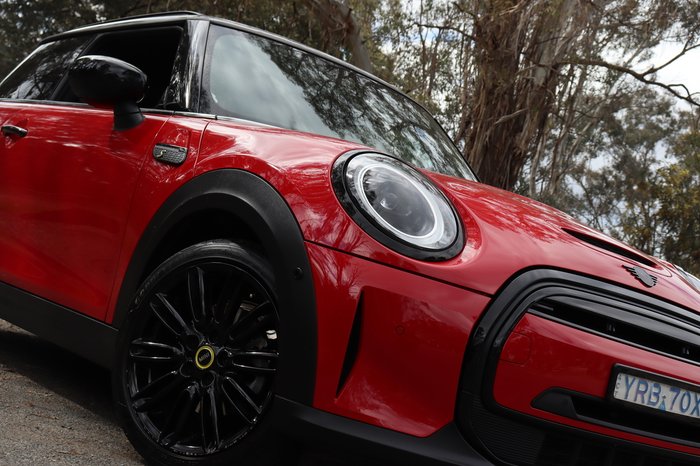 2023 MINI Hatch Cooper SE MINI Yours
