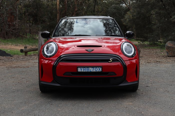 2023 MINI Hatch Cooper SE MINI Yours