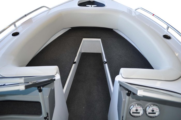 2027 QUINTREX 590 Cruiseabout