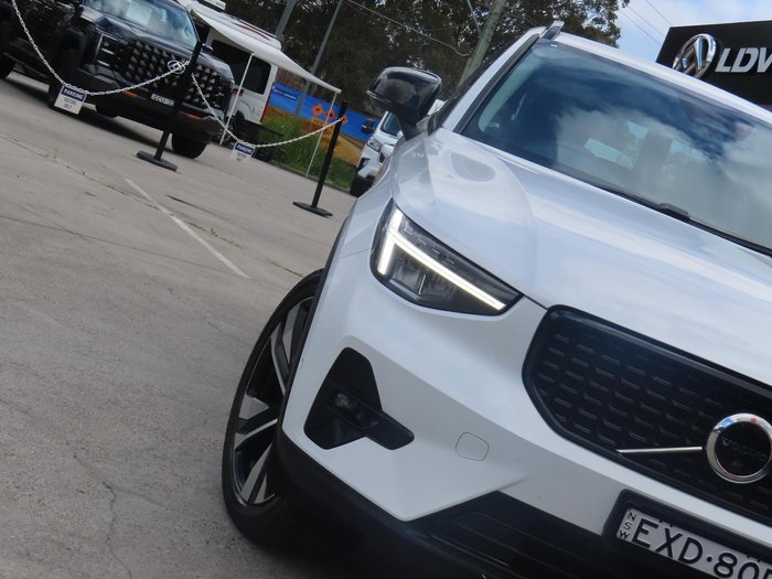 2022 Volvo XC40 Ultimate B5 Dark