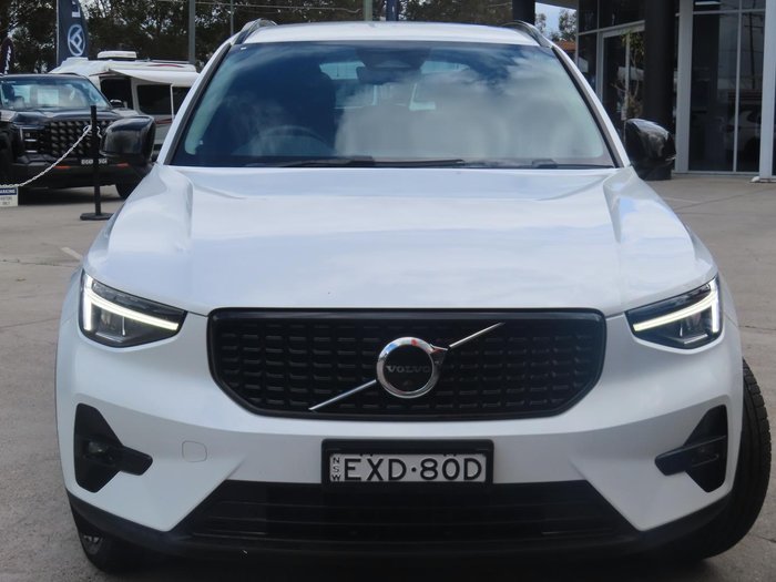 2022 Volvo XC40 Ultimate B5 Dark