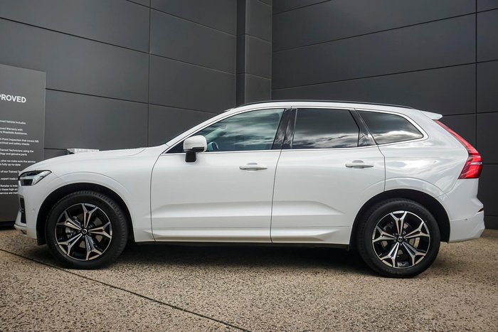 2022 Volvo XC60 B5 Momentum