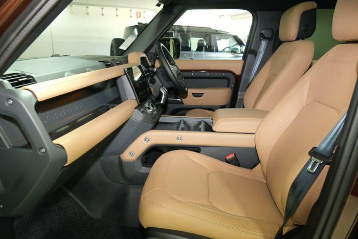 2025 Land Rover Defender 130 D350 X-Dynamic SE