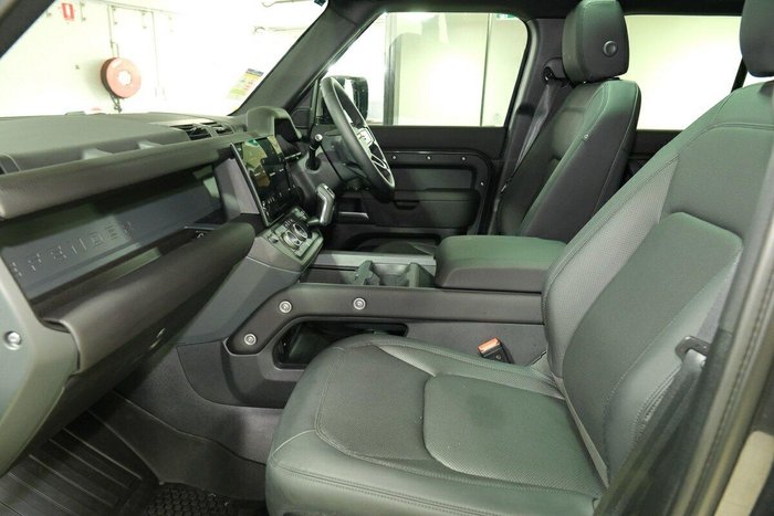 2025 Land Rover Defender 110 D250 S