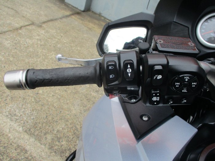 2013 Triumph TROPHY SE SILVER