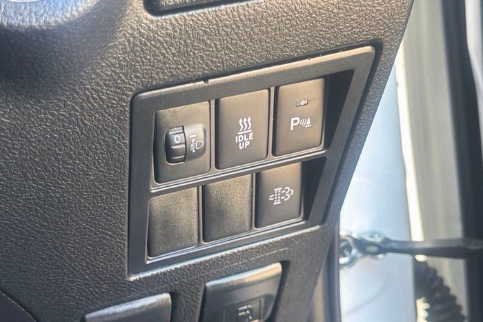 2024 Toyota Hilux SR 48V